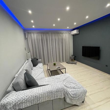 Luxury 3 Bedroom Apartment In Kiato Center Exterior foto