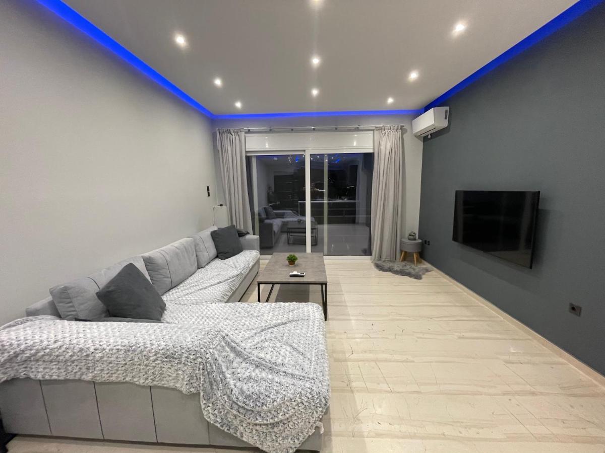 Luxury 3 Bedroom Apartment In Kiato Center Exterior foto